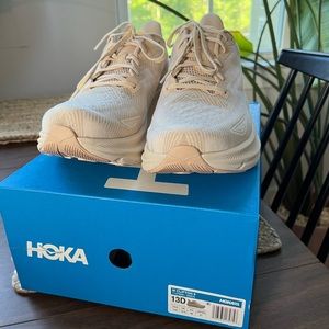 Hoka Clifton 9s
